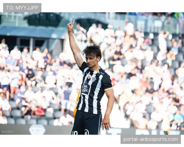 巴黎FC前锋伊兰·凯巴尔贡献6球4助，成核心