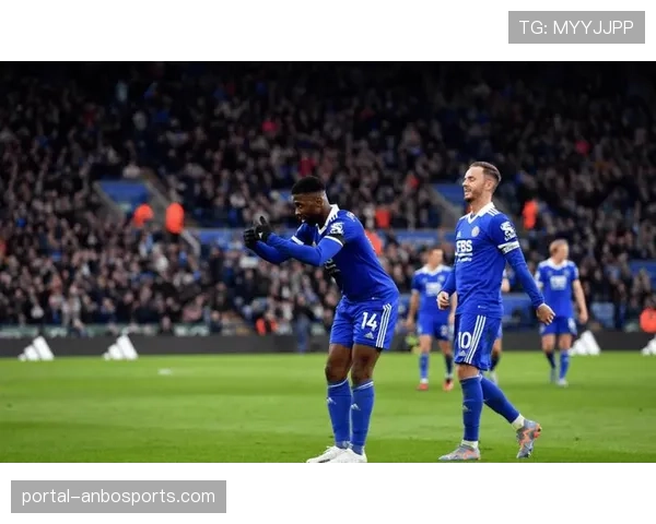 伯恩利主场球迷高歌助威,激励球队战平热刺 伯恩利主场球迷高歌助威,激励球队战平热刺