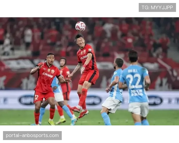 中超球市持续升温,大连英博、重庆铜梁龙等队主场氛围受期待 中超球市持续升温,大连英博、重庆铜梁龙等队主场氛围受期待